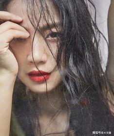 湿润红唇,风情万种